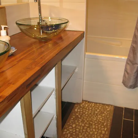 ゲストハウス Maison D'hotes L'echoppe & Les Toiles Carbon-Blanc